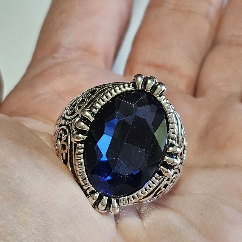 Silver Tone Oval Blue Faceted Rhinestone Ring Size 11